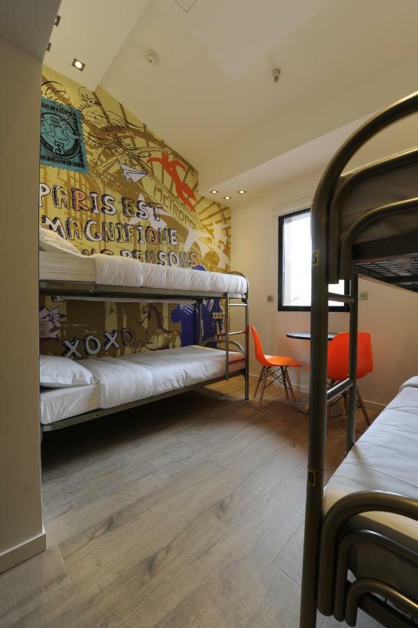 The 3 Ducks Eiffel Tower By Hiphophostels Hostel Parijs